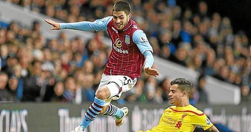 Carles Gil, en acción con el Aston Villa. Carles Gil, en acción con el Aston Villa.