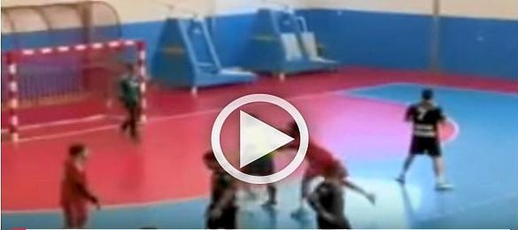 La brutal agresión a un árbitro de balonmano en Alicante La brutal agresión a un árbitro de balonmano en Alicante