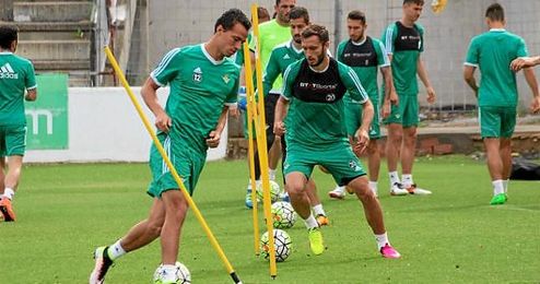 Digard y Vargas han alternado ejercicios en el gimnasio con carrera continua. Digard y Vargas han alternado ejercicios en el gimnasio con carrera continua.