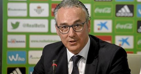 "El perfil de los futbolistas se tiene que buscar de forma consensuada con el entrenador". "El perfil de los futbolistas se tiene que buscar de forma consensuada con el entrenador".
