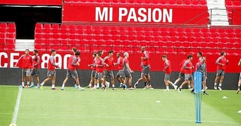 Imagen del último entrenamiento del Sevilla antes del partido. Imagen del último entrenamiento del Sevilla antes del partido.