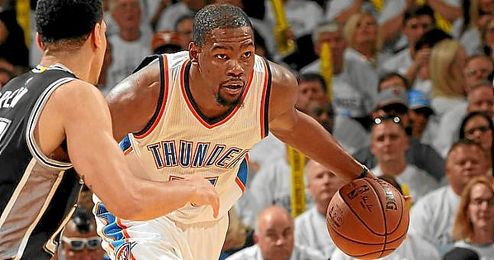 Durant igualó su mejor marca anotadora en ´play offs´ con 41 puntos. Durant igualó su mejor marca anotadora en ´play offs´ con 41 puntos.