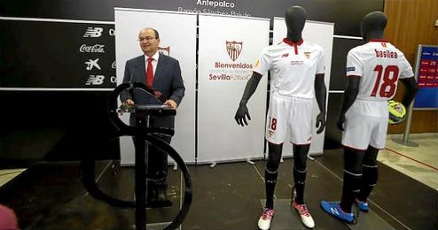 José Castro, durante la presentación de la nueva camiseta. José Castro, durante la presentación de la nueva camiseta.