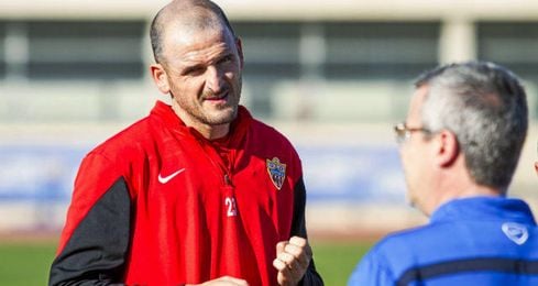 Fernando Soriano intentará salvar al Almería. Fernando Soriano intentará salvar al Almería.