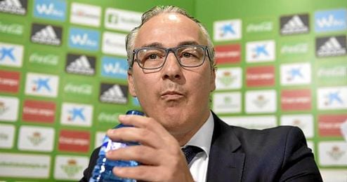 Torrecilla, durante su presentación con el Betis. Torrecilla, durante su presentación con el Betis.