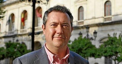 El alcalde Juan Espadas, exultante por la victoria del Sevilla. El alcalde Juan Espadas, exultante por la victoria del Sevilla.