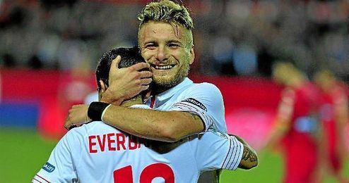 En la imagen, Ciro Immobile junto a Éver Banega. En la imagen, Ciro Immobile junto a Éver Banega.