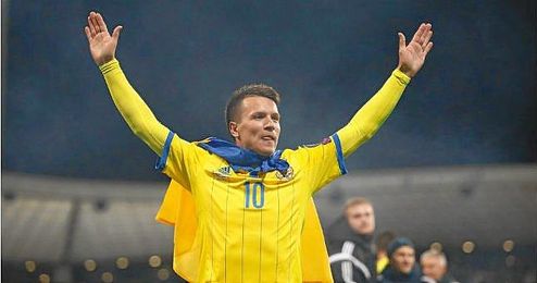 Yehven Konoplyanka, estandarte de la selección ucraniana. Yehven Konoplyanka, estandarte de la selección ucraniana.