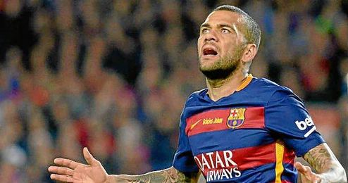 Dani Alves durante un partido de este curso ya finalizado para el Barcelona. Dani Alves durante un partido de este curso ya finalizado para el Barcelona.