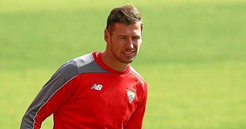 Krychowiak tiene un gran cartel en el escaparate internacional. Krychowiak tiene un gran cartel en el escaparate internacional.