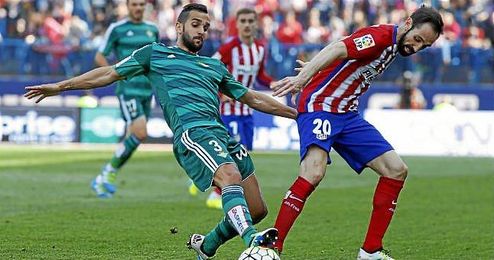 A Martín Montoya le gustaría seguir en el Betis, pero... A Martín Montoya le gustaría seguir en el Betis, pero...