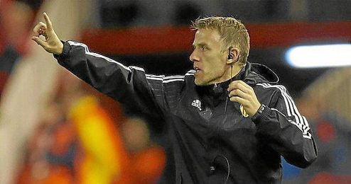 Phil Neville dando órdenes durante un encuentro Phil Neville dando órdenes durante un encuentro