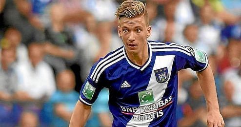 Dennis Praet, joven mediocentro del Anderlecht tiene un acuerdo con el Sevilla. Dennis Praet, joven mediocentro del Anderlecht tiene un acuerdo con el Sevilla.