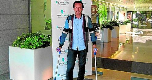 Emery se lesionó en un entrenamiento y fue operado ayer en Sevilla. Emery se lesionó en un entrenamiento y fue operado ayer en Sevilla.