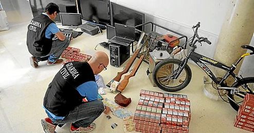 Siete detenidos y cuatro puntos de venta de droga desarticulados en La Rinconada. Siete detenidos y cuatro puntos de venta de droga desarticulados en La Rinconada.