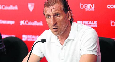 Óscar Arias, en sala de prensa. Óscar Arias, en sala de prensa.
