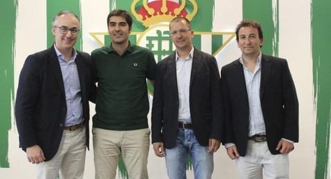 José Juan Romero posa con Torrecilla, Haro y López Catalán. José Juan Romero posa con Torrecilla, Haro y López Catalán.