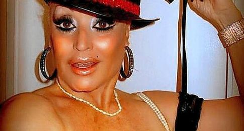 Aramís Fuster, de pitonisa a dominatrix. Aramís Fuster, de pitonisa a dominatrix.