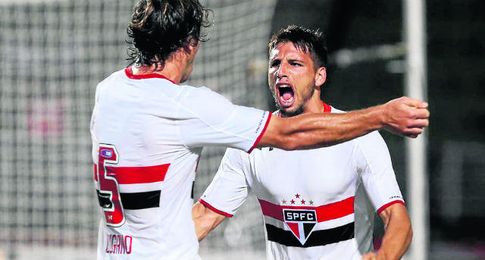 Calleri, celebrando un gol con Sao Paulo. Calleri, celebrando un gol con Sao Paulo.