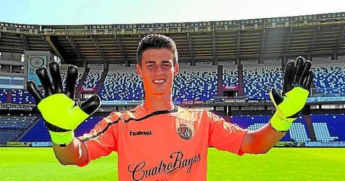 El portero ya ha estado en cedido en la Ponferradina y Valladolid. El portero ya ha estado en cedido en la Ponferradina y Valladolid.