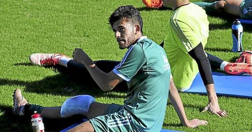 Dani Ceballos descansando durante un entrenamiento del Betis este curso. Dani Ceballos descansando durante un entrenamiento del Betis este curso.