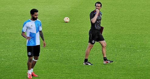 Trémoulinas y Emery están en la lista de objetivos del PSG. Trémoulinas y Emery están en la lista de objetivos del PSG.