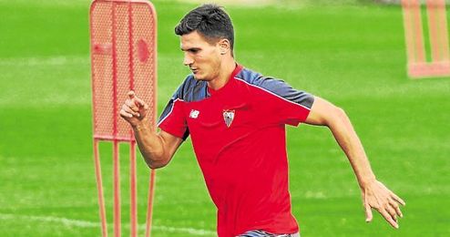 Marco Andreolli ha encontrado en la tormenta desatada en Sevilla con el ´caso Emery´ una oportunidad extra. Marco Andreolli ha encontrado en la tormenta desatada en Sevilla con el ´caso Emery´ una oportunidad extra.
