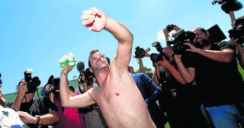 Rafael van der Vaart, el día de su presentación. Rafael van der Vaart, el día de su presentación.