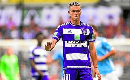 Dennis Praet espera cumplir su deseo de jugar en el Sevilla la temporada próxima. Dennis Praet espera cumplir su deseo de jugar en el Sevilla la temporada próxima.