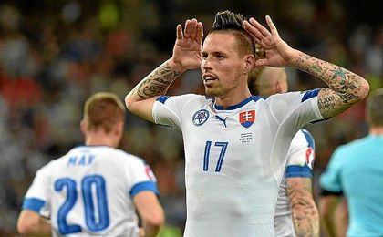 Marek Hamsik celebra un tanto con la camiseta eslovaca. Marek Hamsik celebra un tanto con la camiseta eslovaca.