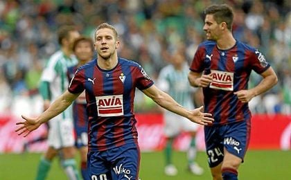 Keko celebrando un gol con la camiseta del Eibar. Keko celebrando un gol con la camiseta del Eibar.