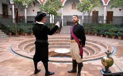 Representación teatral en el centro de Sevilla. Representación teatral en el centro de Sevilla.