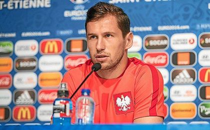 Krychowiak pasó por sala de prensa Krychowiak pasó por sala de prensa