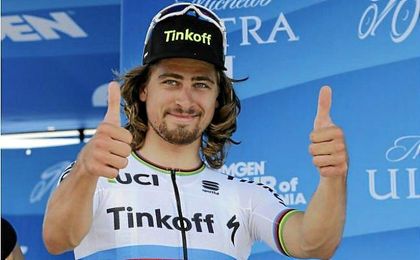 Peter Sagan, posando con su antiguo maillot, el de Tinkoff. Peter Sagan, posando con su antiguo maillot, el de Tinkoff.
