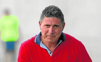 Alonso Ramírez, entrenador del Alcalá, con Pavón ya cuenta con su décima incorporación. Alonso Ramírez, entrenador del Alcalá, con Pavón ya cuenta con su décima incorporación.