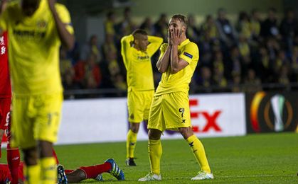 Roberto Soldado se lamenta en el encuentro ante el Liverpool. Roberto Soldado se lamenta en el encuentro ante el Liverpool.