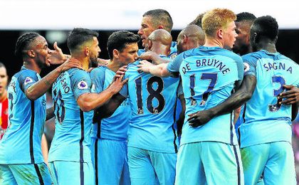 Jesús Navas resuelve el partido a favor del City. Jesús Navas resuelve el partido a favor del City.