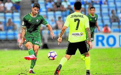 El Betis ha perdido muchos enteros en los últimos encuentros, pese a que comenzó pujante en los primeros partidos de la pretemporada. El Betis ha perdido muchos enteros en los últimos encuentros, pese a que comenzó pujante en los primeros partidos de la pretemporada.