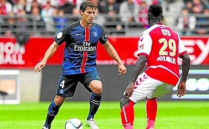El marsellés tiene contrato con el club parisino hasta el año 2020 a razón de 2,8 millones por temporada. El marsellés tiene contrato con el club parisino hasta el año 2020 a razón de 2,8 millones por temporada.