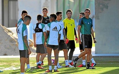 20 jugadores se lleva Poyet hasta la Ciudad Condal. 20 jugadores se lleva Poyet hasta la Ciudad Condal.