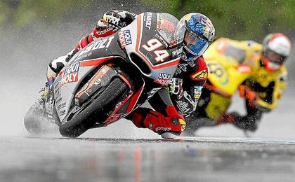 Folger, el más rápido sobre el mojado trazado de Brno. Folger, el más rápido sobre el mojado trazado de Brno.