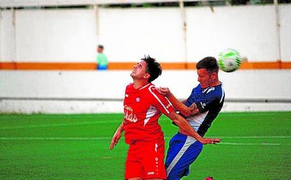 Alcalá y Utrera disputaron uno de los pocos duelos entre equipos sevillanos de Tercera este verano. Alcalá y Utrera disputaron uno de los pocos duelos entre equipos sevillanos de Tercera este verano.
