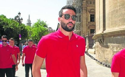 Iborra está muy a gusto en el Sevilla, pero la oferta del Sunderland es muy importante. Iborra está muy a gusto en el Sevilla, pero la oferta del Sunderland es muy importante.