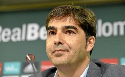 Ángel Haro, presidente del Betis, en sala de prensa. Ángel Haro, presidente del Betis, en sala de prensa.