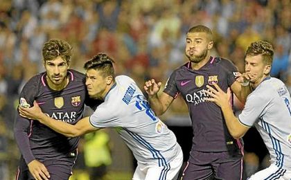 Los jugadores del Celta llevaron a cabo una asfixiante presión ante Barcelona. Los jugadores del Celta llevaron a cabo una asfixiante presión ante Barcelona.