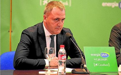 El presidente del Betis, Fernando Moral, tiró de prudencia a pesar de la buena imagen ofrecida en Madrid ante el Estudiantes. El presidente del Betis, Fernando Moral, tiró de prudencia a pesar de la buena imagen ofrecida en Madrid ante el Estudiantes.