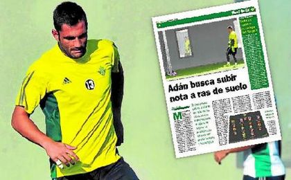 Poyet da mucha importancia al juego con los pies de los porteros y Adán está respondiéndole. Poyet da mucha importancia al juego con los pies de los porteros y Adán está respondiéndole.