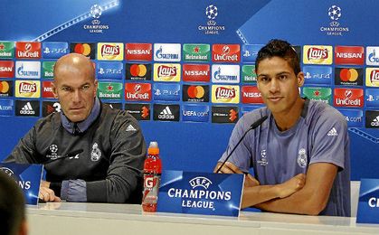 Zidane y Varane en rueda de prensa. Zidane y Varane en rueda de prensa.