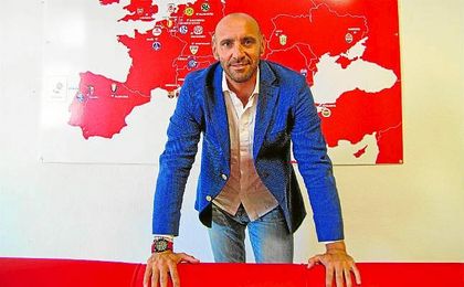 Monchi, posa para ESTADIO Deportivo en las oficinas del estadio Ramón Sánchez Pizjuán. Monchi, posa para ESTADIO Deportivo en las oficinas del estadio Ramón Sánchez Pizjuán.