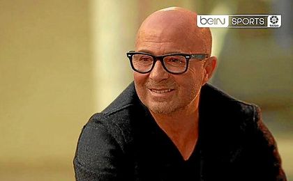 Sampaoli, durante su charla con Jorge Valdano. Sampaoli, durante su charla con Jorge Valdano.